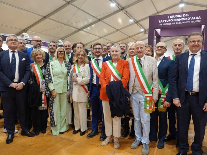 La 94ª edizione della Fiera internazionale del Tartufo banco d’Alba inaugurata dal vicepremier e ministro degli Esteri Antonio Tajani 3