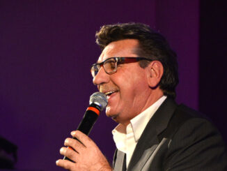Piero Montanaro in concerto a Santo Stefano Belbo nel salone polifunzionale