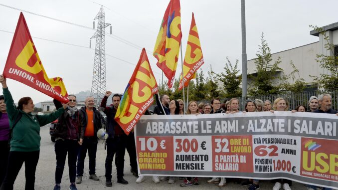 «Se Ferrero non ci ascolta, urleremo più forte»: la protesta delle lavoratrici della Proteco oggi in via Vivaro