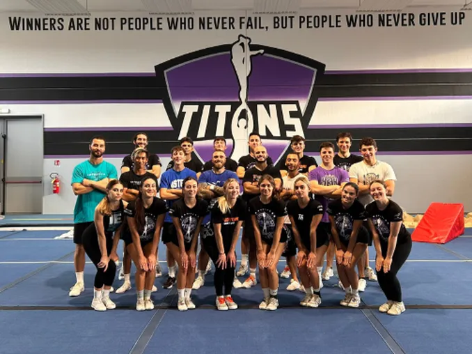 Gli atleti Titans imboccano la strada per i mondiali di cheerleading 1