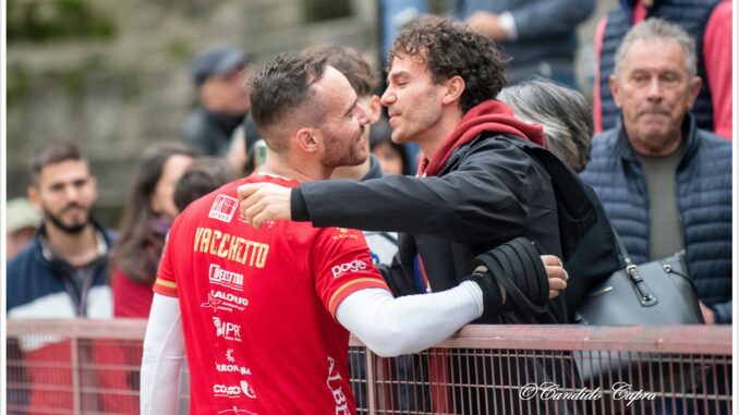 Per lo scudetto di pallapugno storica finale tra i fratelli Vacchetto: andata sabato 19 ottobre ad Alba