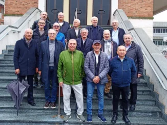 Gli ex compagni di scuola si ritrovano 50 anni dopo la licenza media ottenuta ai Salesiani di Bra