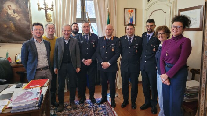 La Giunta ringrazia gli agenti della Municipale che salvano una donna che