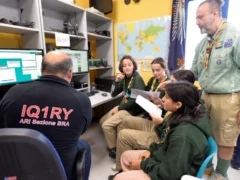 Gli scout braidesi in visita alla sede dei radioamatori 6