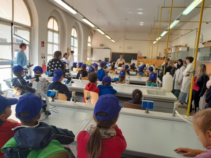 I bambini dell'Umberto Sacco in visita alla scuola Enologica di Alba