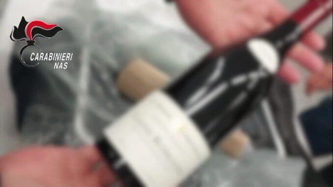 Vendevano vini di pregio francesi contraffatti, sei arrestati dai Nas di Torino (Video)
