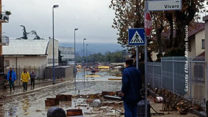 019) 1994-11 -04 Alluvione - angolo v. Vivaro-Cillario Ferrero 1994 - 2024 / Noi, rinati dal fango: uno speciale su Gazzetta d'Alba di domani con le storie di chi ha vissuto il dramma 1