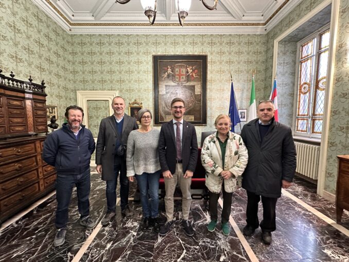 Dal Castello di Pralormo sono arrivati i bulbi di tulipano per le aiuole albesi