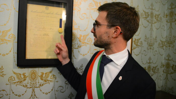 DSC_0706 La Medaglia d'oro è tornata in Municipio. «La memoria sta nelle scelte», ha detto Revelli (FOTO)