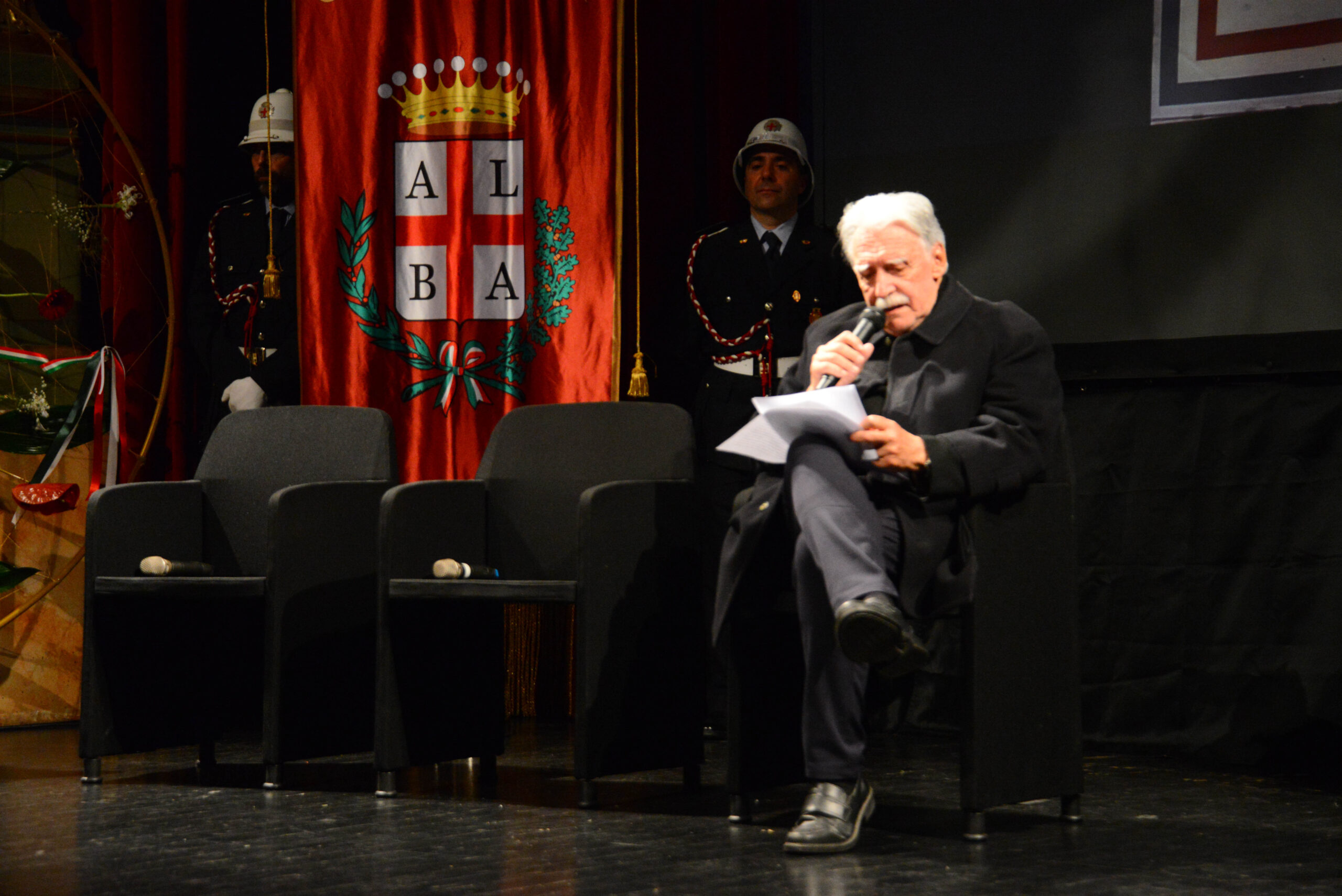 La Medaglia d'oro è tornata in Municipio. «La memoria sta nelle scelte», ha detto Revelli (FOTO) 1