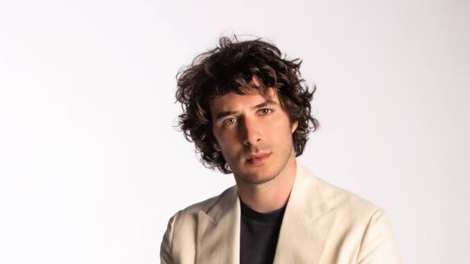 Pierpaolo Spollon al Sociale di Alba con lo spettacolo “Quel che provo dir non so”