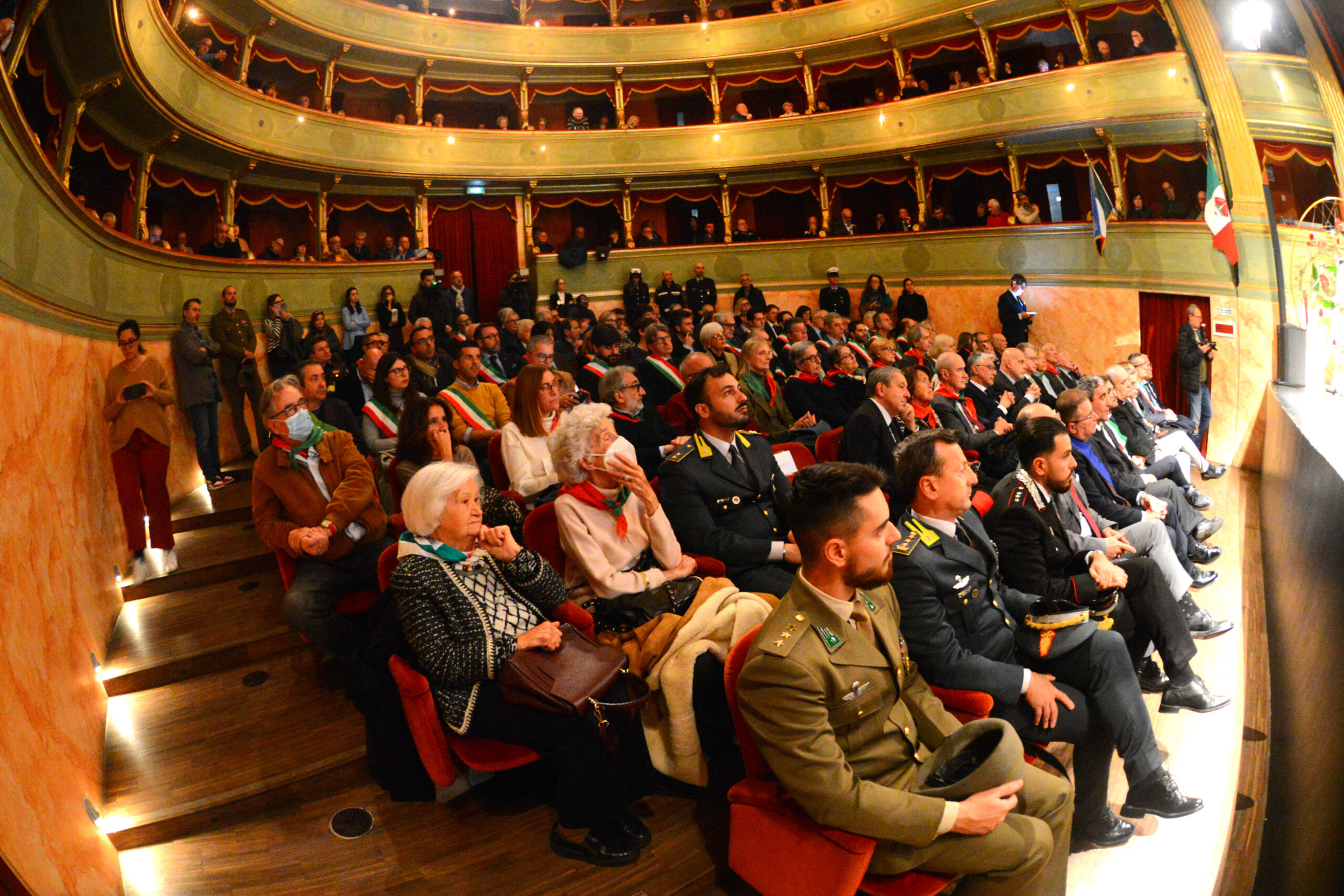 La Medaglia d'oro è tornata in Municipio. «La memoria sta nelle scelte», ha detto Revelli (FOTO) 3