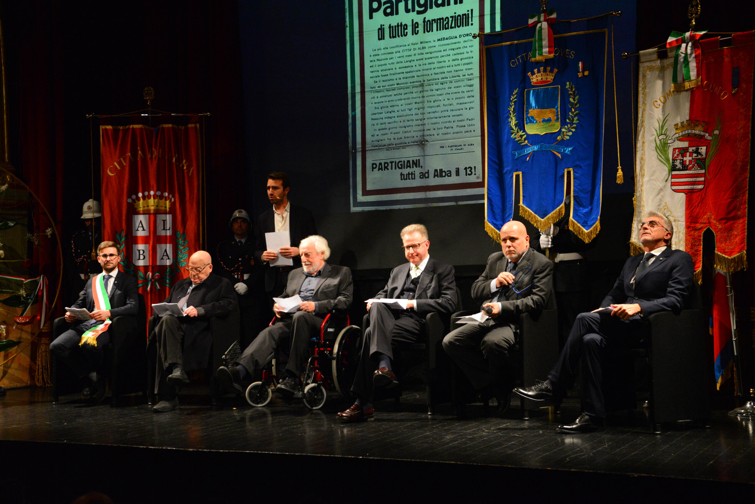 La Medaglia d'oro è tornata in Municipio. «La memoria sta nelle scelte», ha detto Revelli (FOTO) 4