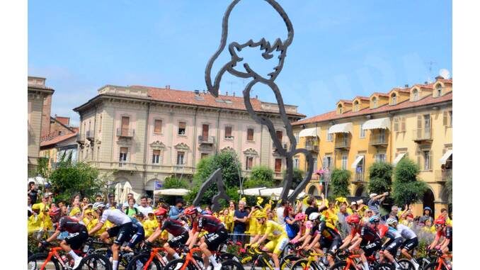 Nella Vuelta 2025 una tappa da Alba a Limone Piemonte