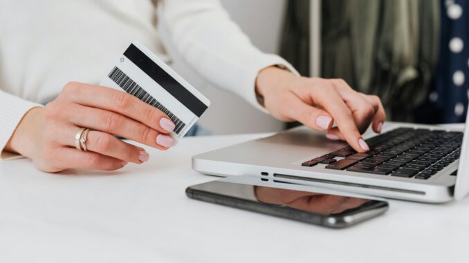 Black friday in Piemonte: 5 persone su 10 comprano oggetti inutili