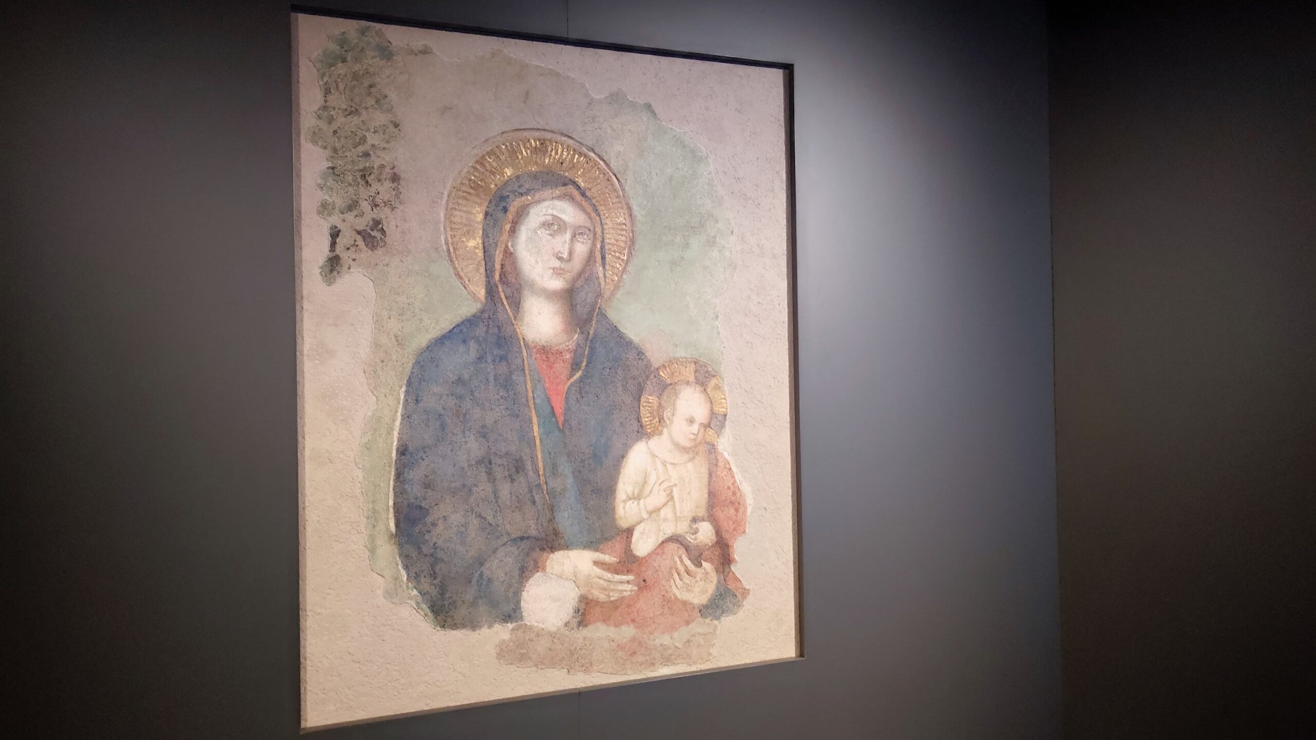 Da San Pietro  la Madonna della bocciata di Cavallini a palazzo Banca d