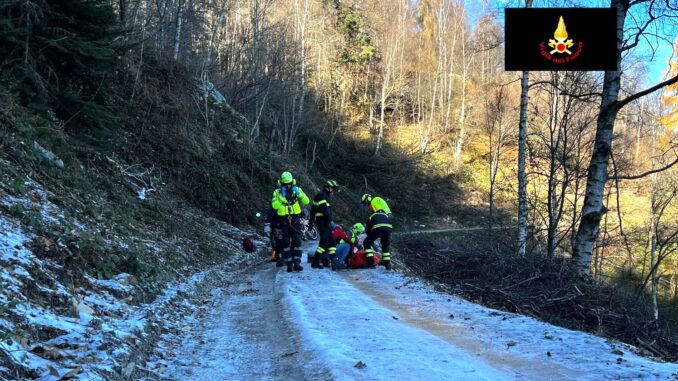 Intervento dell'elisoccorso per un ciclista caduto sulla via dei Cannoni tra Lemma e il campo volo Liretta