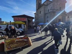 A Dogliani oggi con la Fiera dei santi torna in scena la cisrà 2
