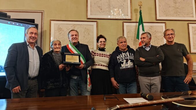 Omaggio del Comune di Diano per la maestra Emma Berzia