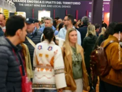 Con i grandi terroir del Barbaresco Go wine ricorda Luigi Veronelli