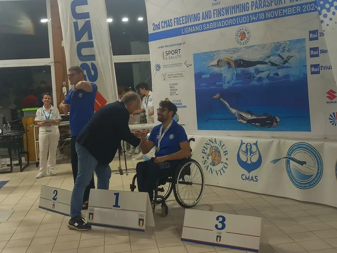 Bis iridato per Roberto Spigonardo nel nuoto pinnato paralimpico: quattro medaglie d’oro
