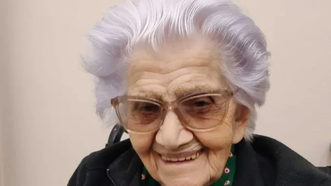 Cento candeline in famiglia per l’arzilla bidella Severina di Bra