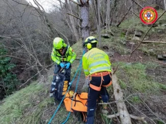Un cacciatore cade nel bosco, intervengono eliambulanza e Soccorso alpino 1