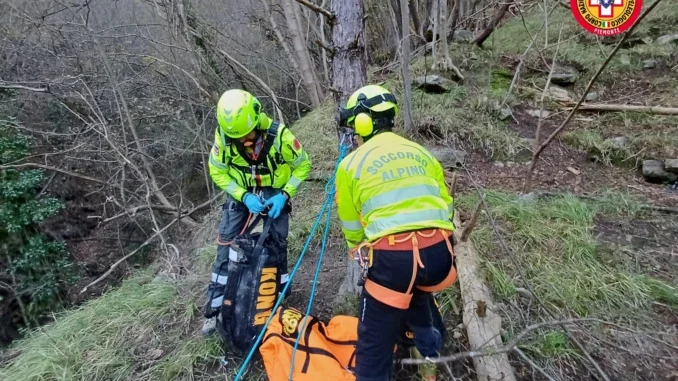 Un cacciatore cade nel bosco, intervengono eliambulanza e Soccorso alpino 1