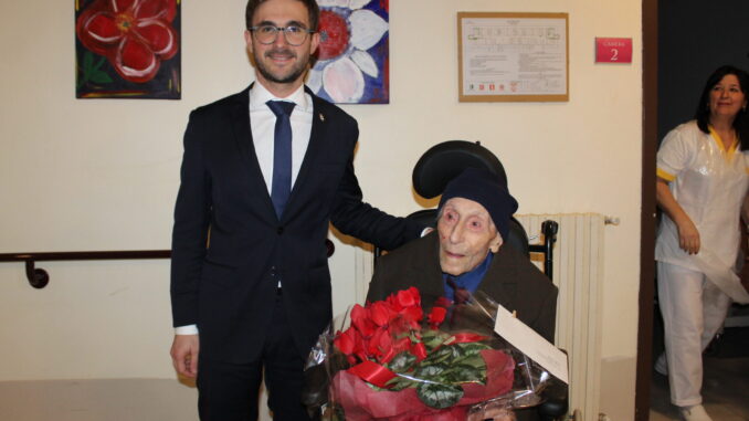 Il sindaco di Alba Alberto Gatto ha incontrato il dottor Dario Peirano che ha festeggiato 100 anni 1
