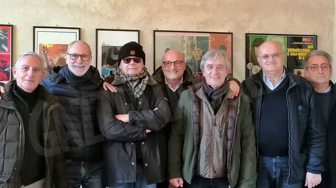 Il Presepe di luce e le locandine dei film annunciano il Natale a Mango