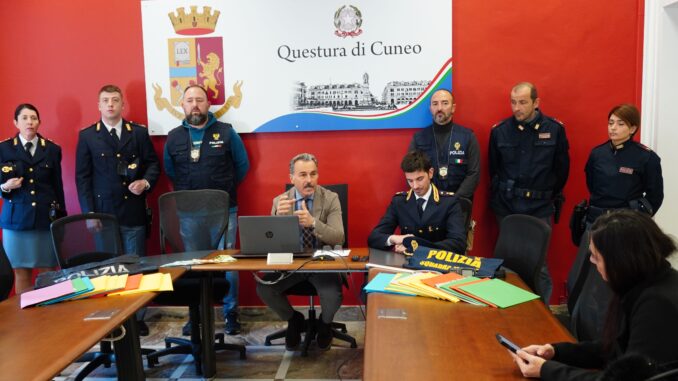 La Polizia contrasta il favoreggiamento all’immigrazione clandestina, ai domiciliari la titolare di un Caf di Cherasco