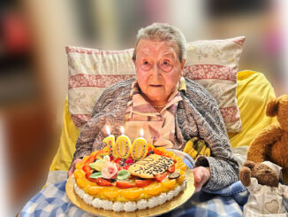 Auguri a Franca Plassa che ha spento a Montà 100 candeline