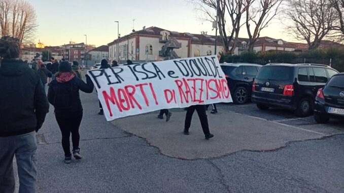 «Non serve l'elemosina, ma case e dignità per i lavoratori»: le voci dal corteo per chiedere giustizia per Issa e Mamadou. Se ne parla anche su Rai