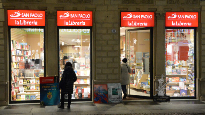 Sotto l'albero c'è posto anche per i libri: i consigli dei librai