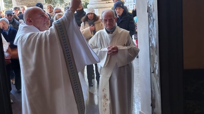 Aperta la porta santa al santuario della Madonna dei fiori a Bra