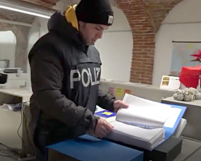 La Polizia contrasta il favoreggiamento all’immigrazione clandestina, ai domiciliari la titolare di un Caf di Cherasco (FOTO E VIDEO) 2
