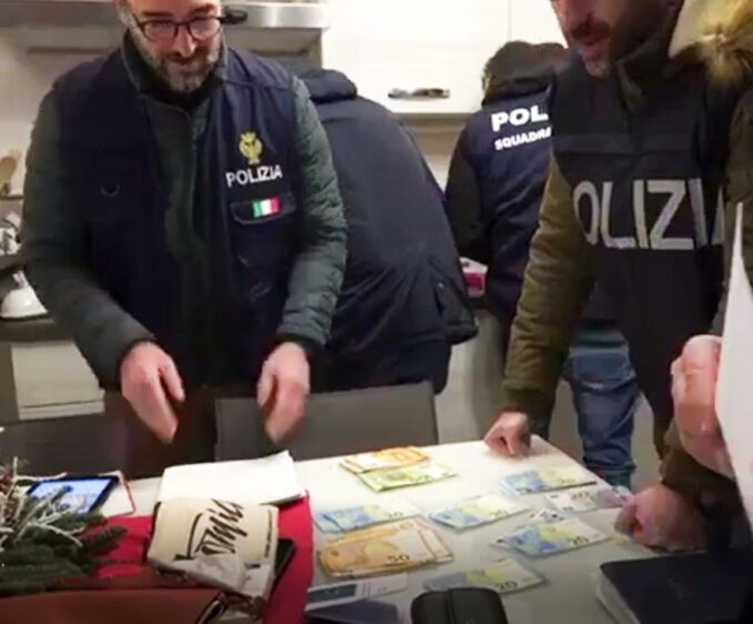 La Polizia contrasta il favoreggiamento all’immigrazione clandestina, ai domiciliari la titolare di un Caf di Cherasco (FOTO E VIDEO) 4
