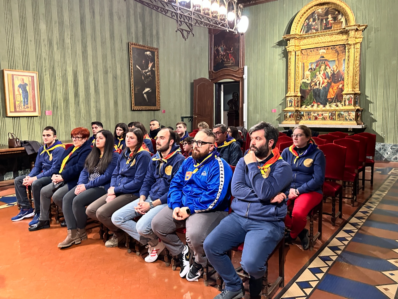 Alba: una targa per i 30 anni del gruppo Sbandieratori e musici del borgo Patin e tesor 3