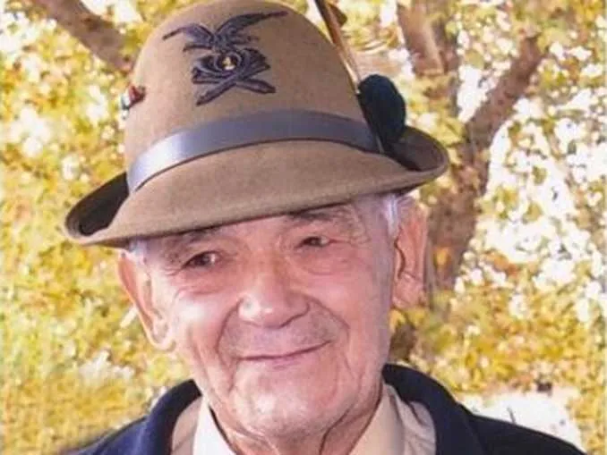 La sezione Ana di Bra dice addio al portabandiera Giulio Vernassa, aveva 78 anni