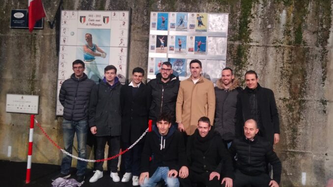 Scoperta a Guarene la piastrella dedicata a Cantina Terre del Barolo Albese, campioni in serie A di pallapugno 2