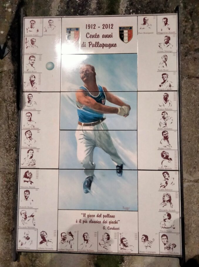 Scoperta a Guarene la piastrella dedicata a Cantina Terre del Barolo Albese, campioni in serie A di pallapugno