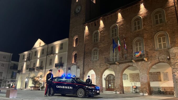 Nizza Monferrato: lanciano petardi nei negozi, banda di giovanissimi fermata dai Carabinieri