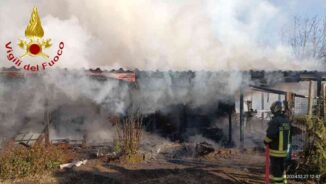 Brucia un ricovero di attrezzi a Castagnole Monferrato