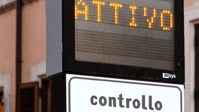 Asti / È in funzione la Ztl tra via Rossi, piazza Roma e corso Alfieri