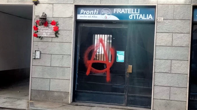 Imbrattata la sede albese di Fratelli d'Italia