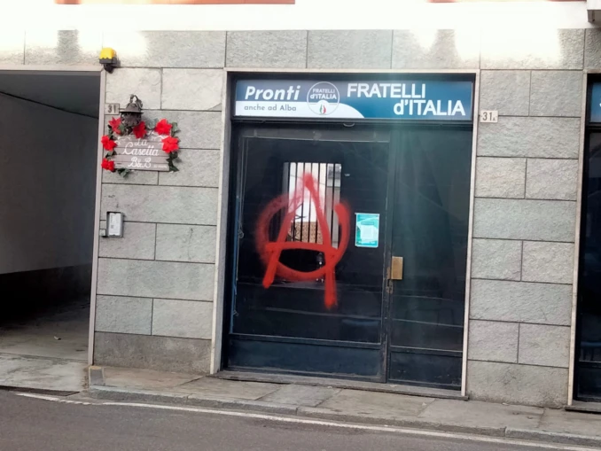 Imbrattata la sede albese di Fratelli d'Italia
