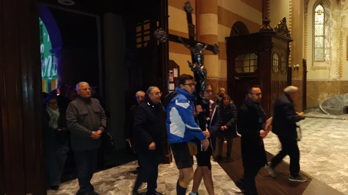 Con la processione e la Messa in cattedrale la diocesi di Alba apre l'Anno Santo 1