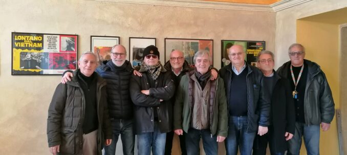 Il Presepe di luce e le locandine dei film annunciano il Natale a Mango 2