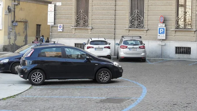 Asti / Fino alla vigilia di Natale si parcheggia gratis, per due ore, in alcune zone del centro