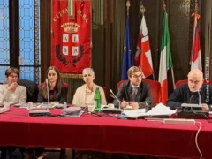 Consiglio comunale / Alba ricorda i due migranti morti e prepara un dormitorio temporaneo
